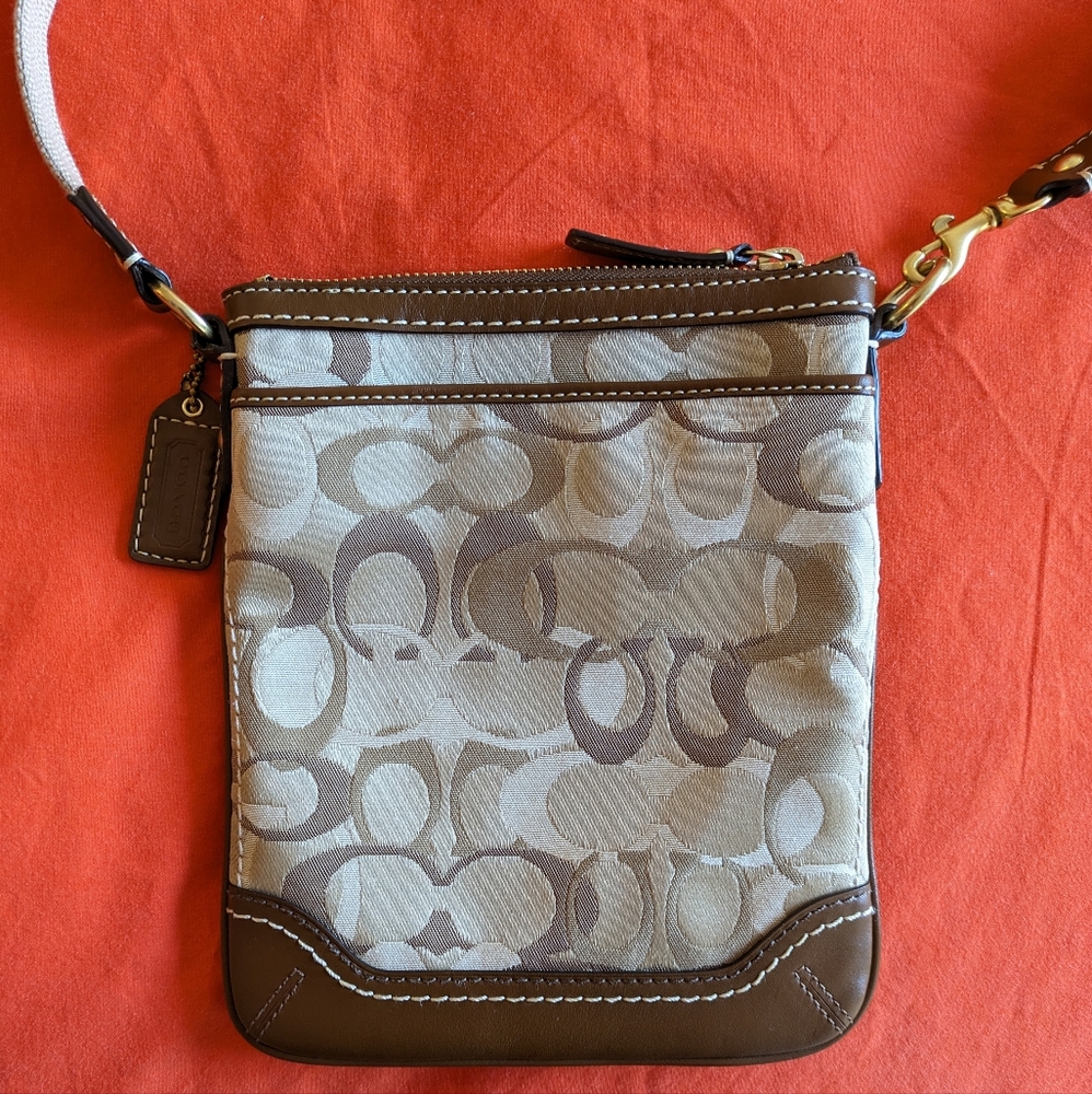 NWOT Coach Signature Crossbody Swingpack № L0626-10362